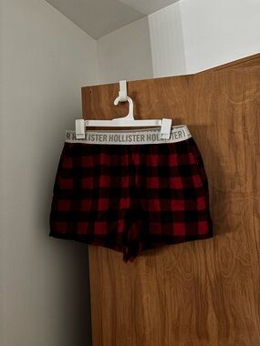 HOLLISTER PLAID SHORTS
